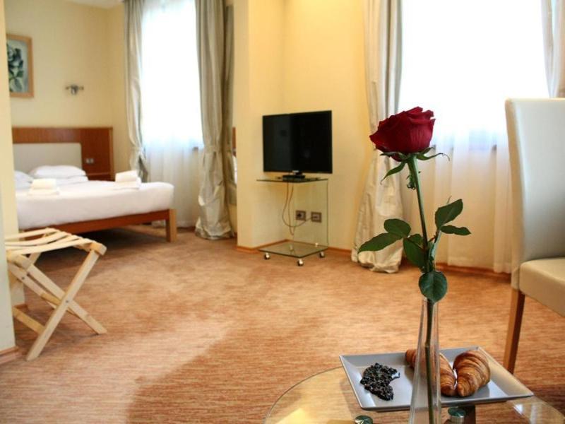Hotel Park Central image