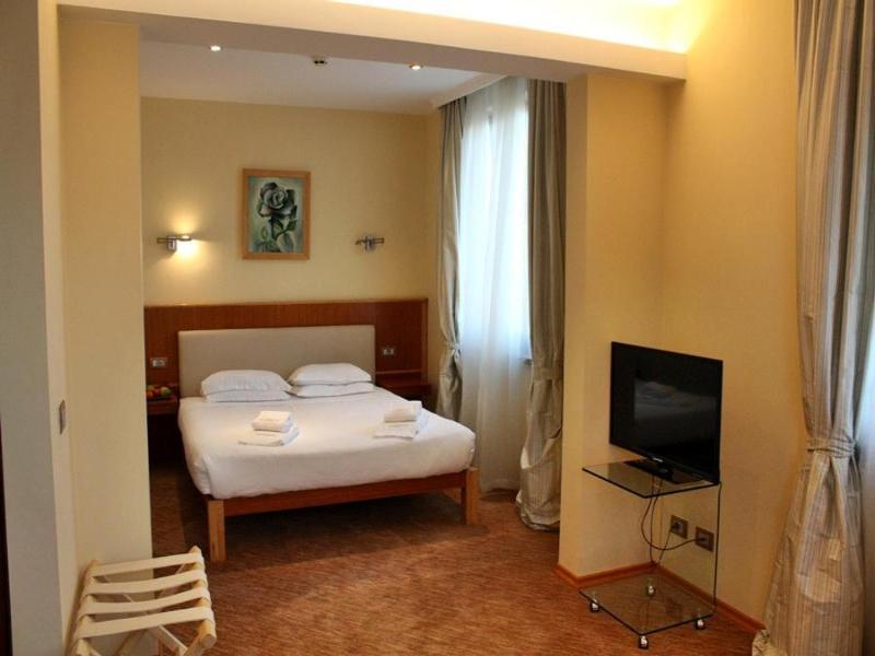 Hotel Park Central image