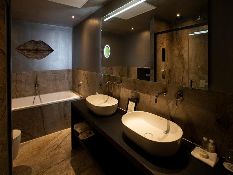 Landhuishotel De Bloemenbeek image