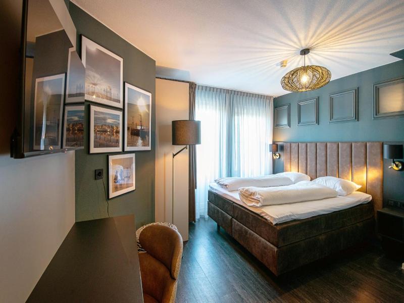 Hotel Old Dutch image