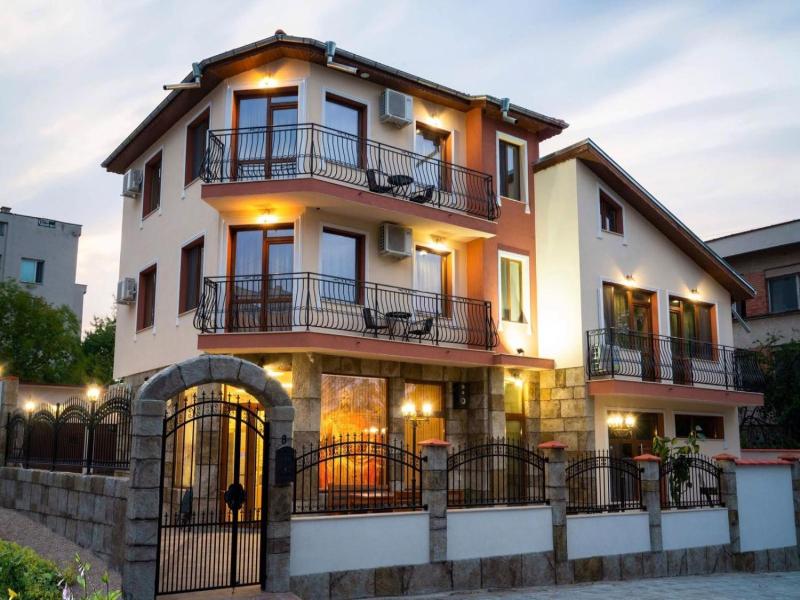 Family Hotel Preslav image
