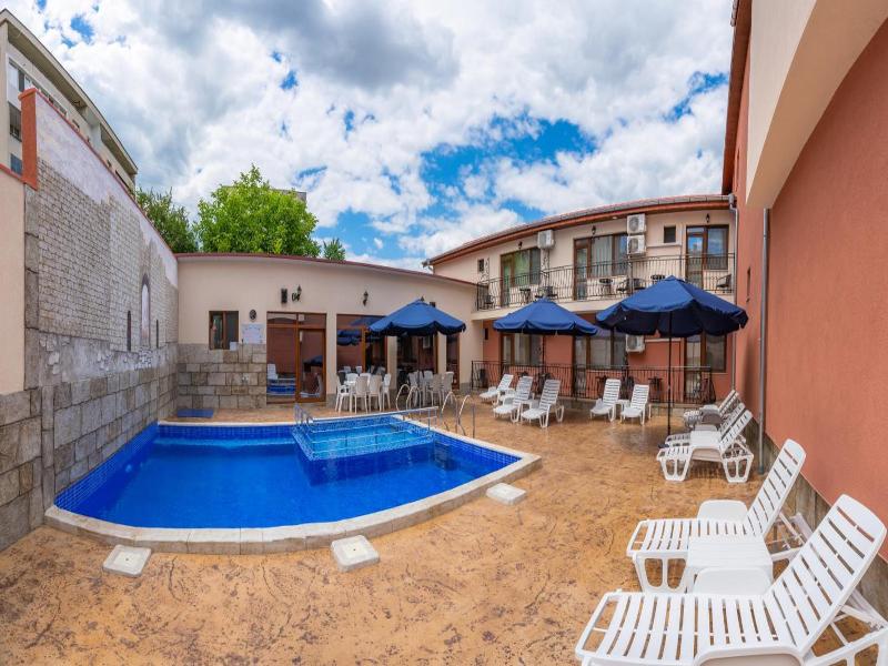 Family Hotel Preslav image