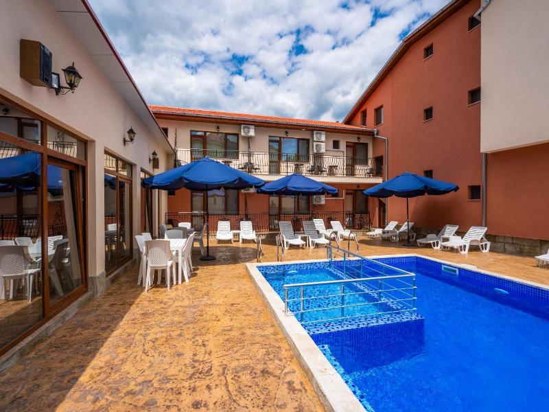 Family Hotel Preslav image