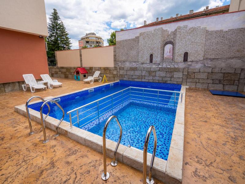 Family Hotel Preslav image