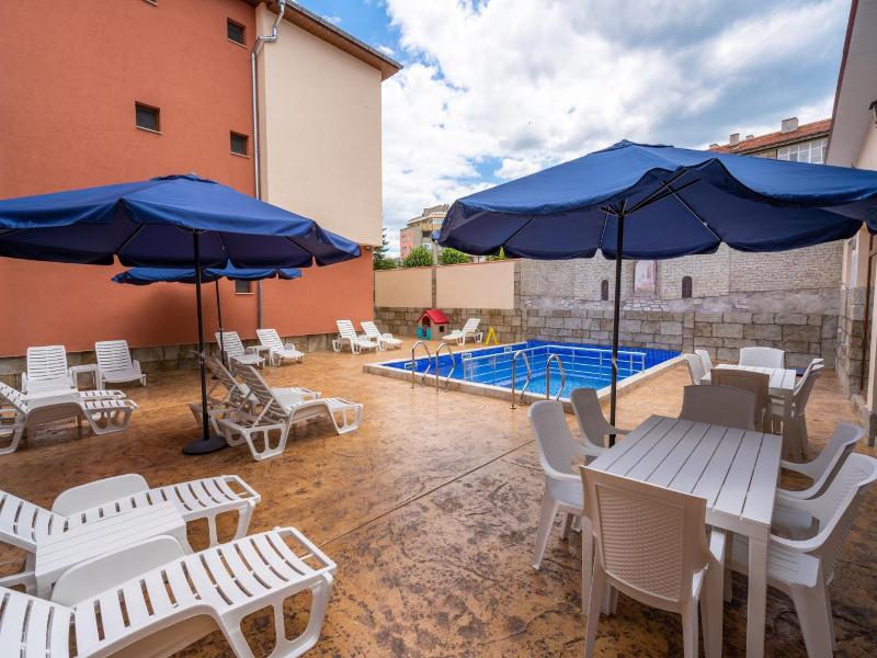 Family Hotel Preslav image