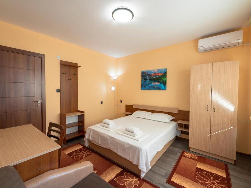 Family Hotel Preslav image