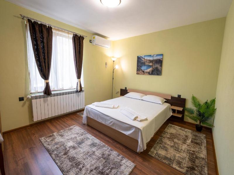 Family Hotel Preslav image