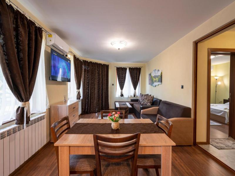 Family Hotel Preslav image