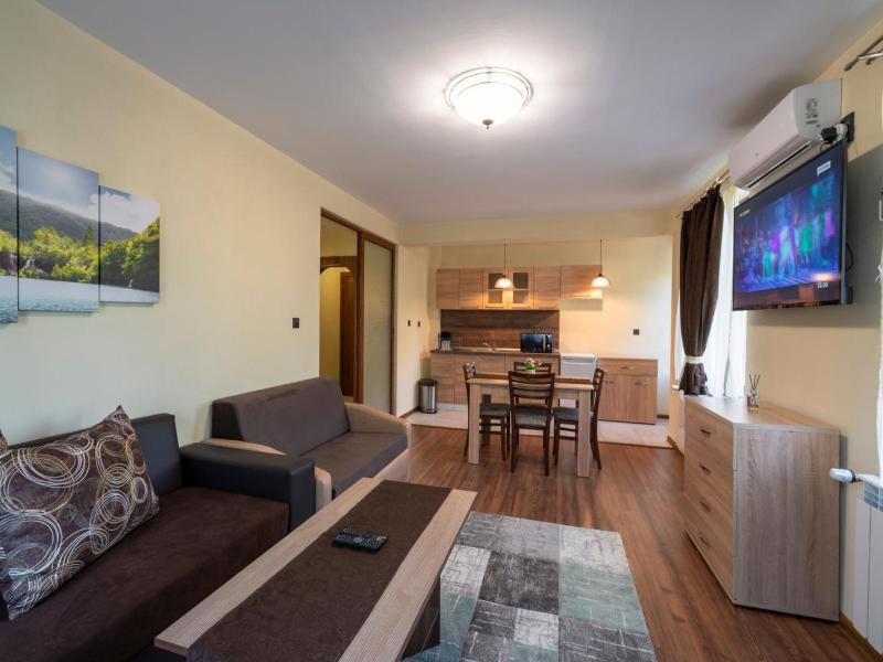 Family Hotel Preslav image