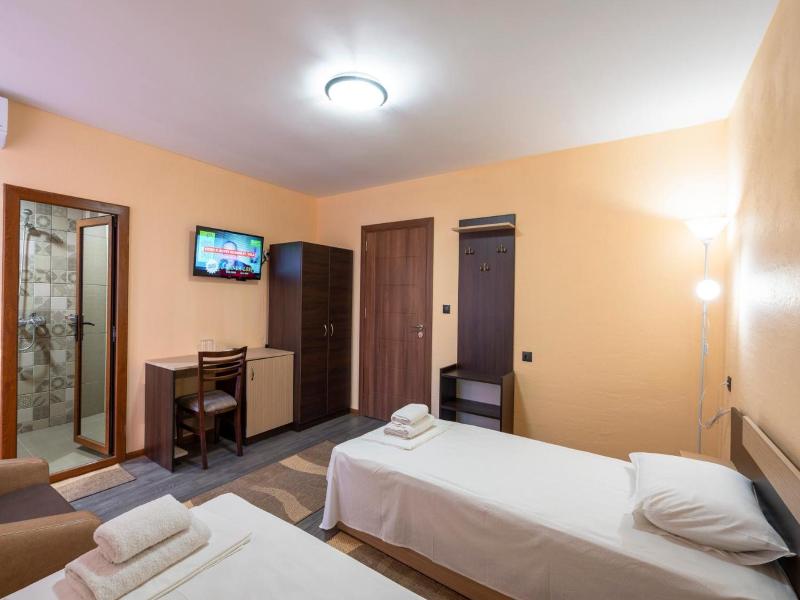 Family Hotel Preslav image