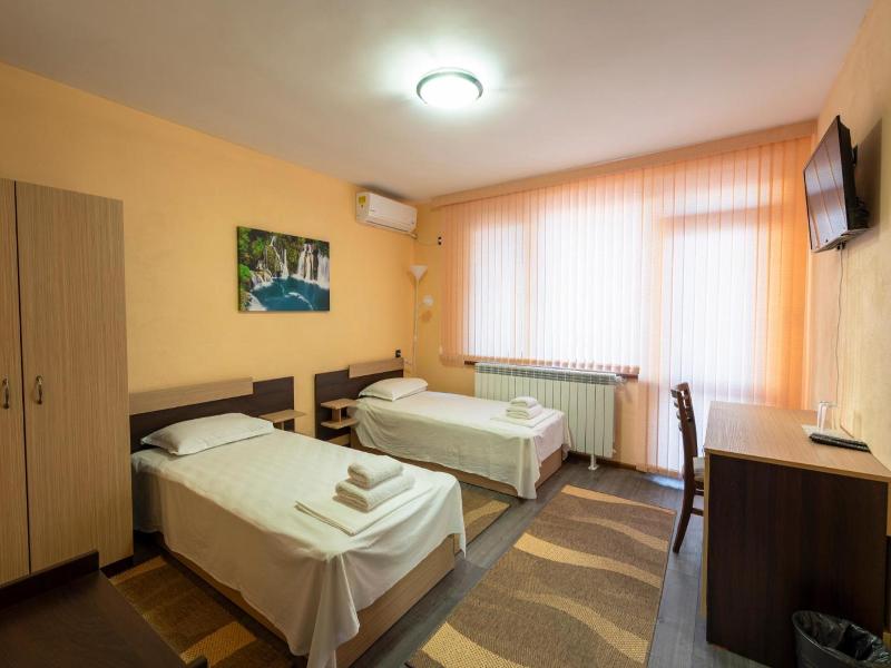 Family Hotel Preslav image