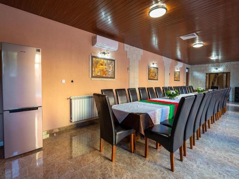 Family Hotel Preslav image