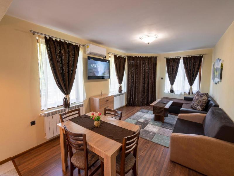 Family Hotel Preslav image