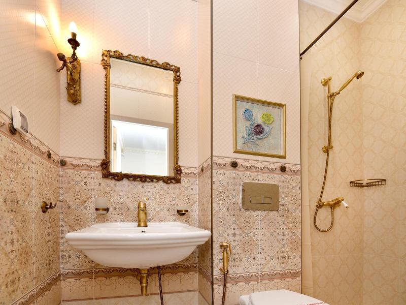 Royal Hotel image