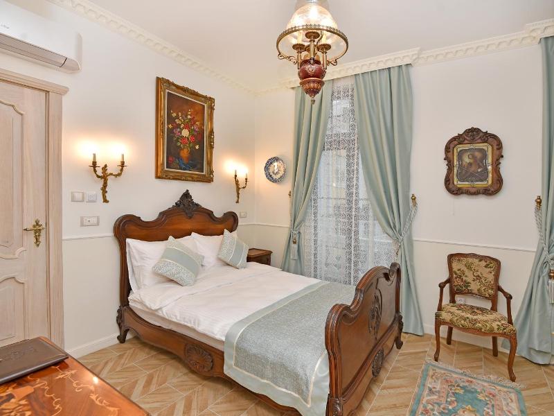 Royal Hotel image