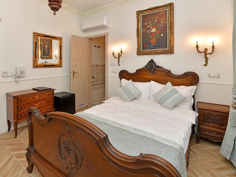 Royal Hotel image