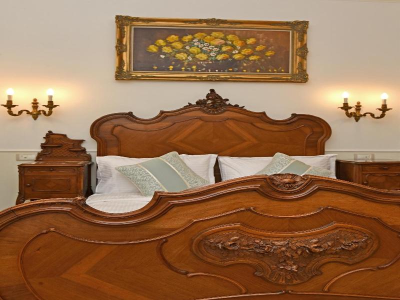 Royal Hotel image