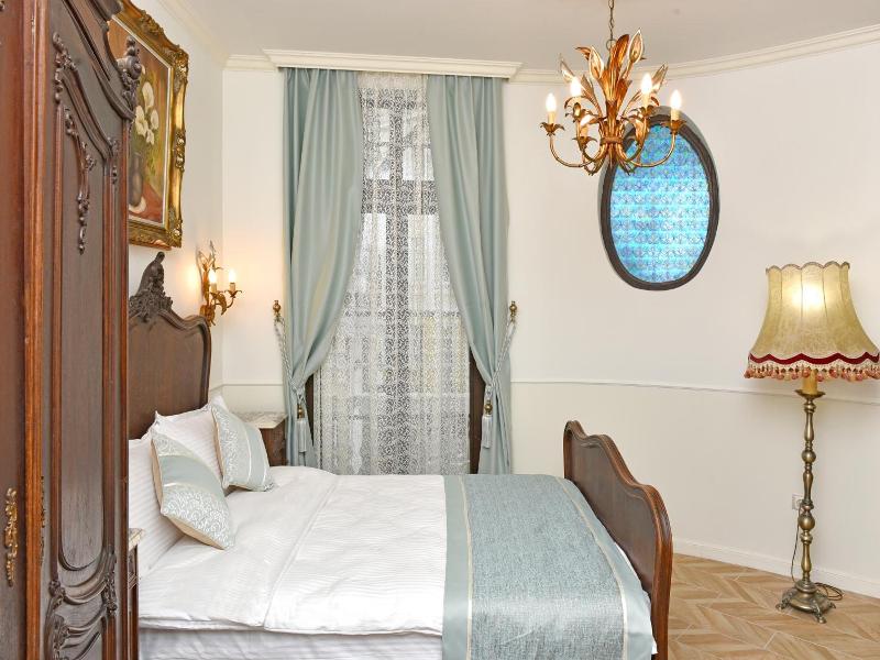 Royal Hotel image