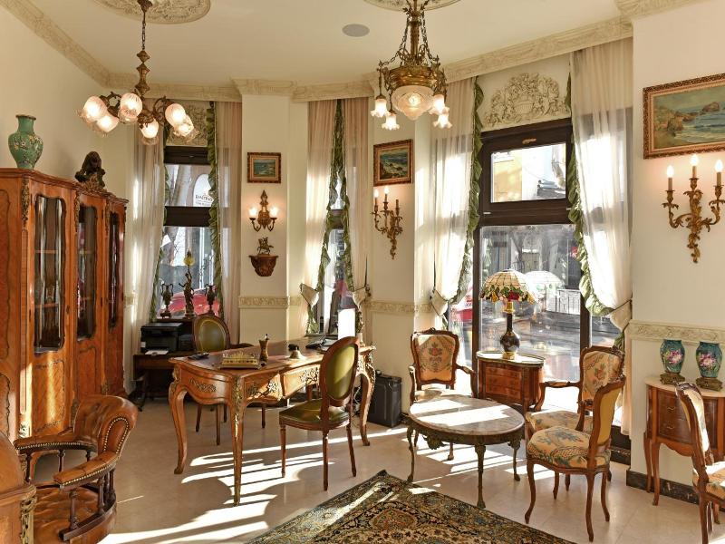 Royal Hotel image