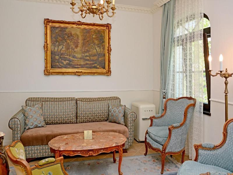 Royal Hotel image