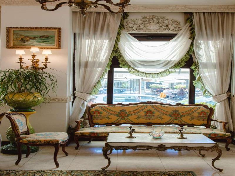 Royal Hotel image