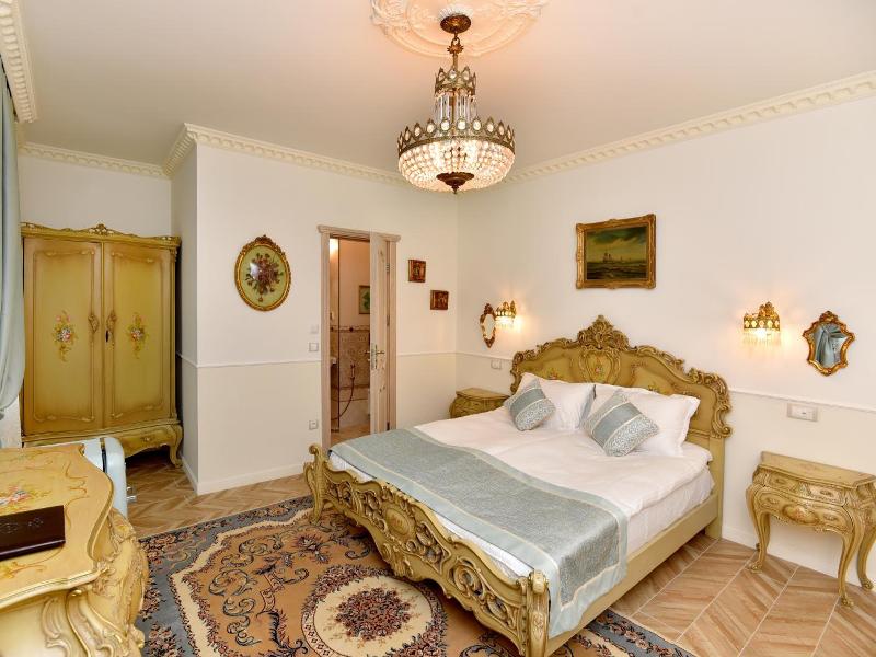 Royal Hotel image
