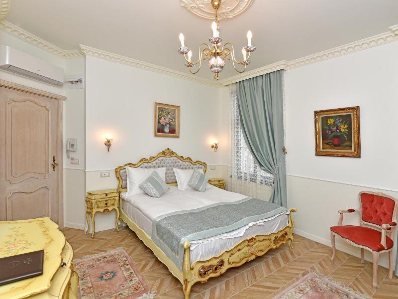 Royal Hotel image