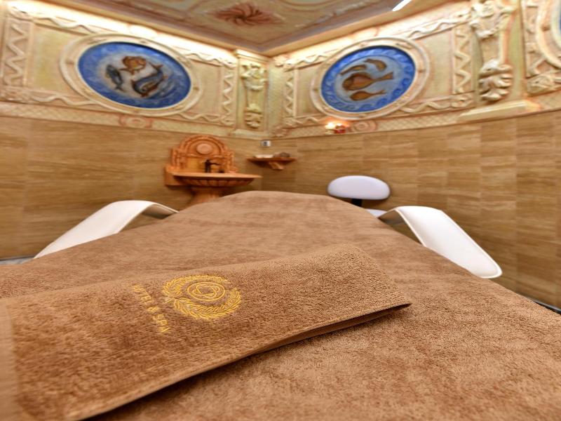 Royal Hotel image