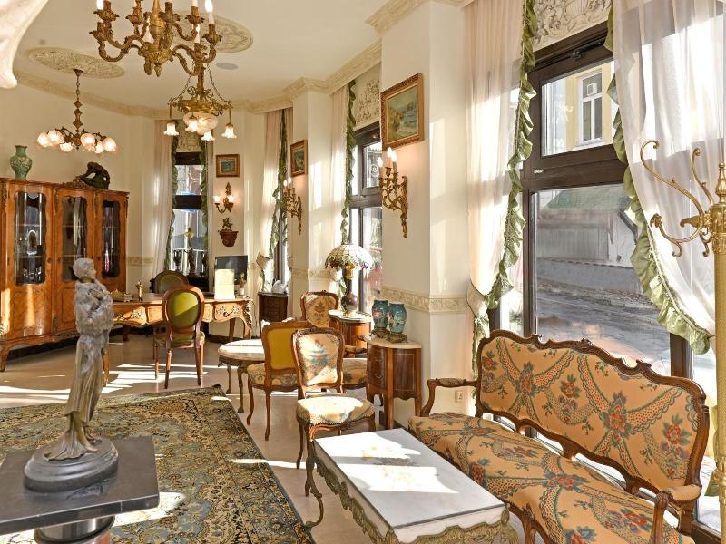 Royal Hotel image