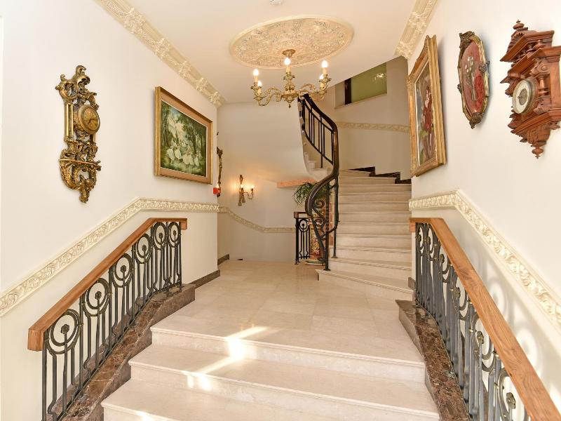 Royal Hotel image