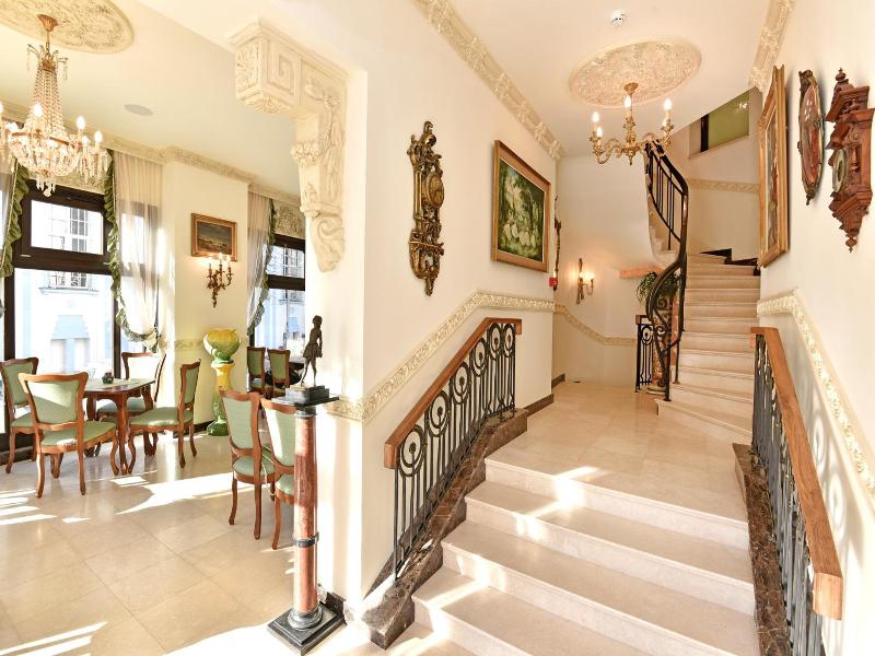 Royal Hotel image