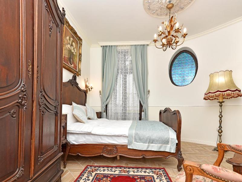 Royal Hotel image