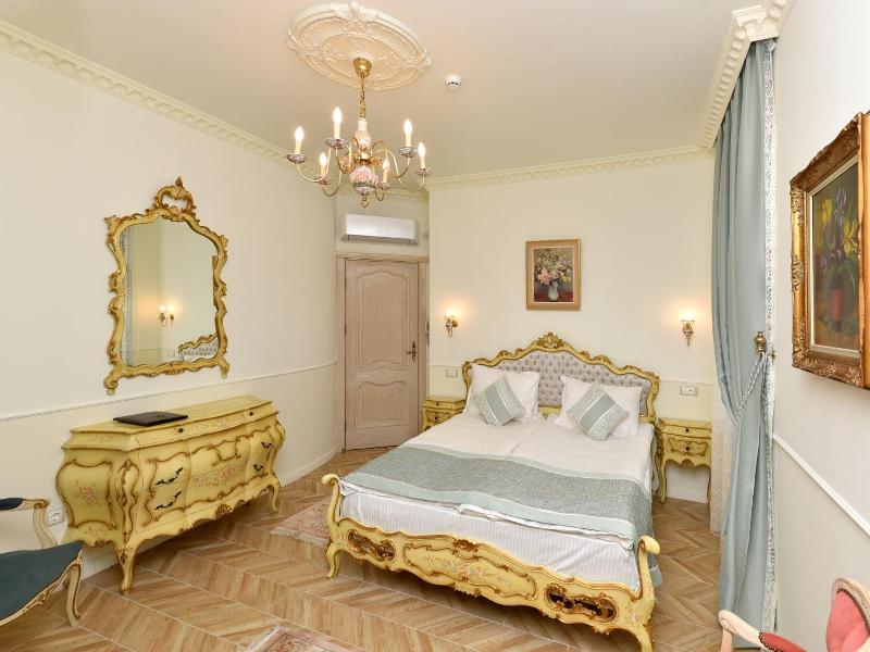 Royal Hotel image
