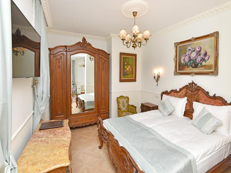 Royal Hotel image