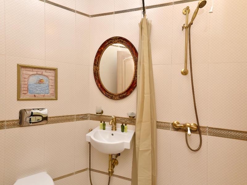 Royal Hotel image