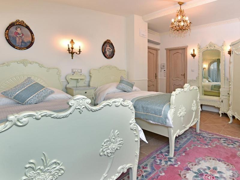 Royal Hotel image