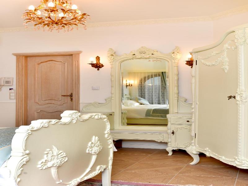 Royal Hotel image