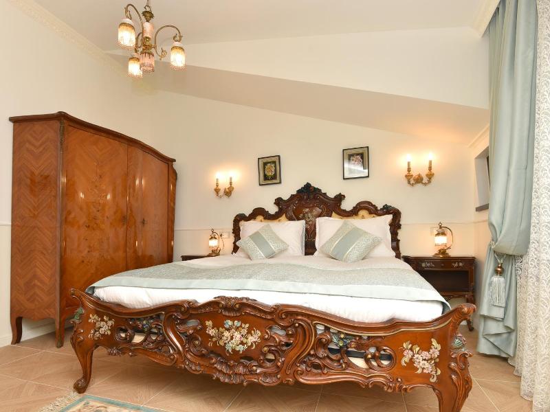 Royal Hotel image