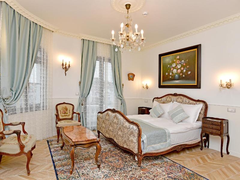 Royal Hotel image