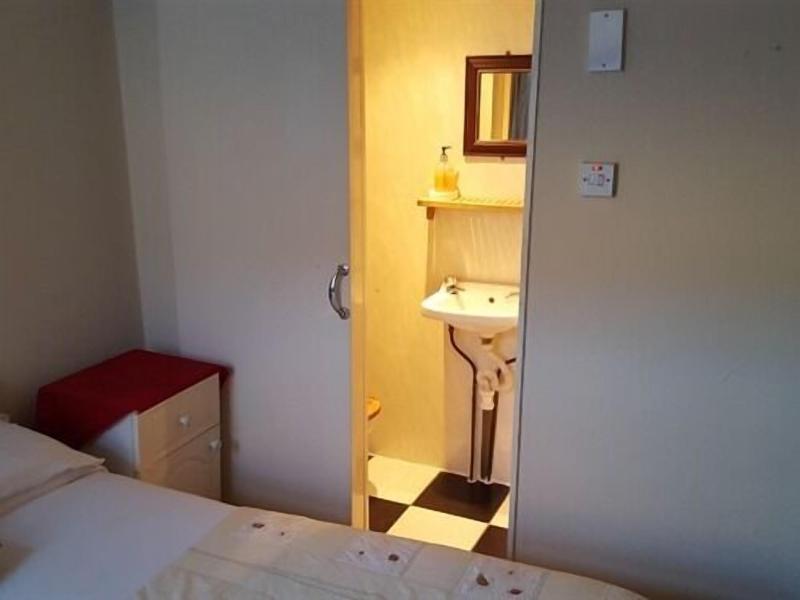 Myroomz Hollingdales Hotel image