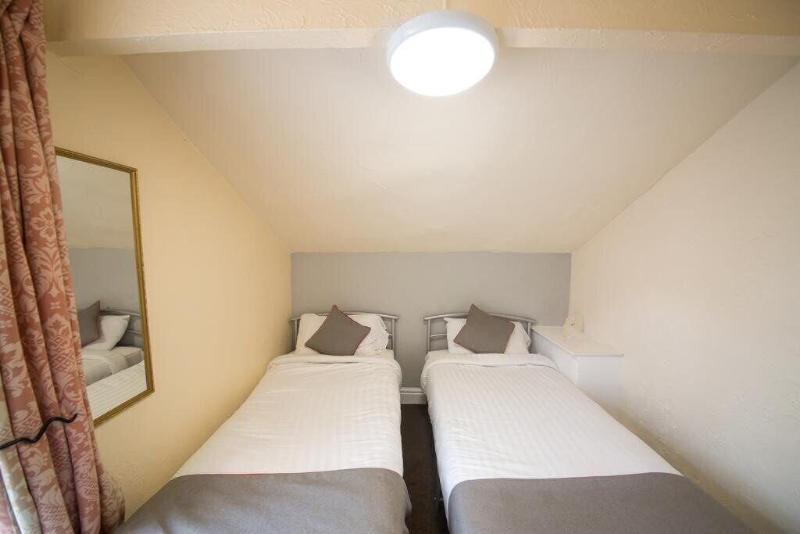Myroomz Hollingdales Hotel image