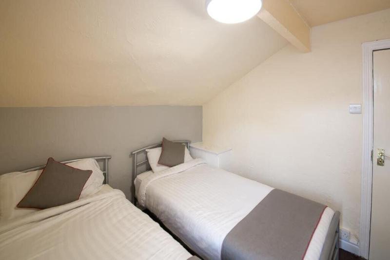 Myroomz Hollingdales Hotel image