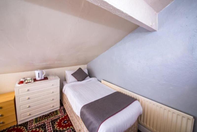 Myroomz Hollingdales Hotel image