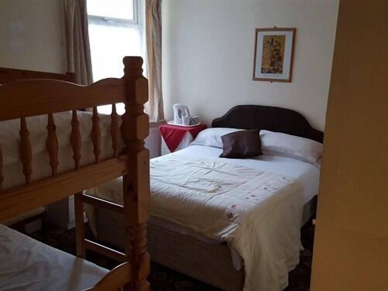 Myroomz Hollingdales Hotel image