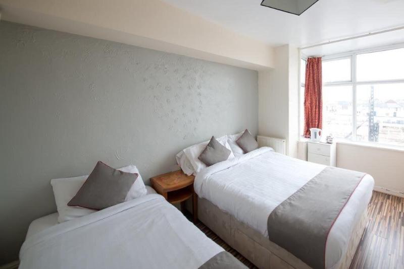 Myroomz Hollingdales Hotel image