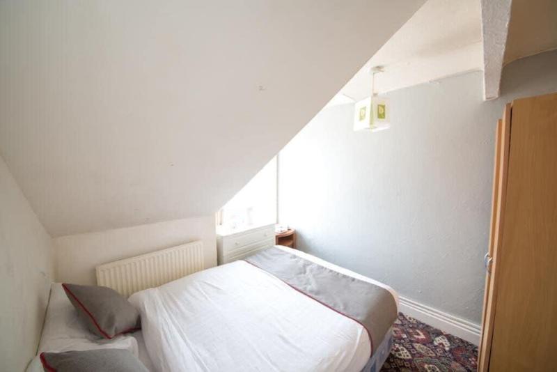 Myroomz Hollingdales Hotel image