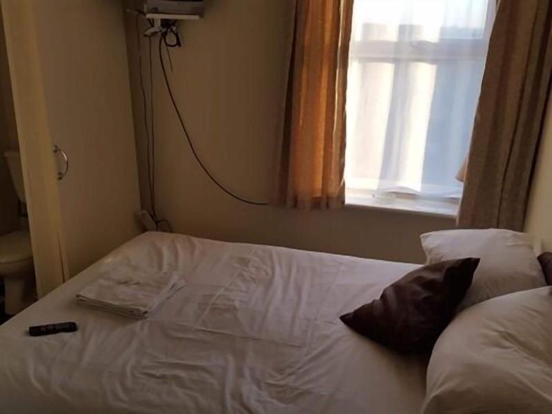 Myroomz Hollingdales Hotel image