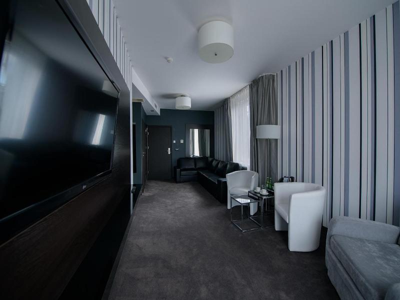 Hotel Grafit image