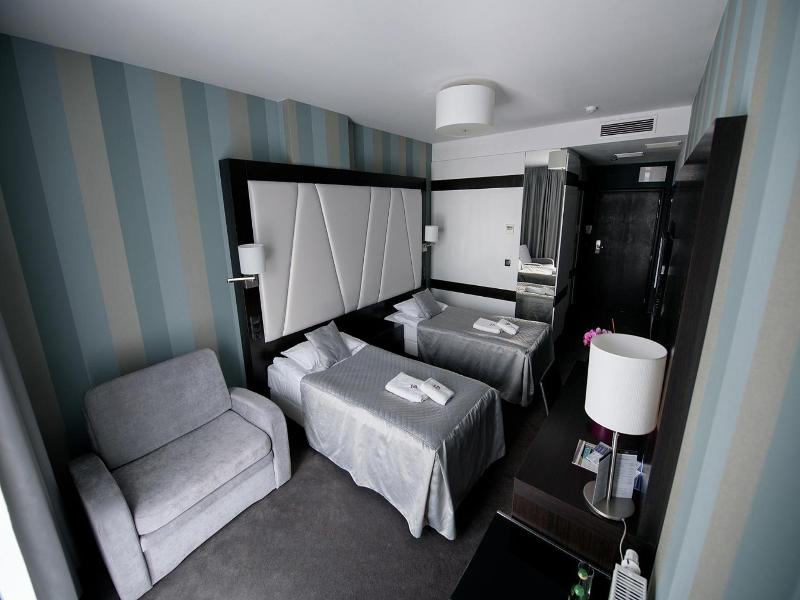 Hotel Grafit image