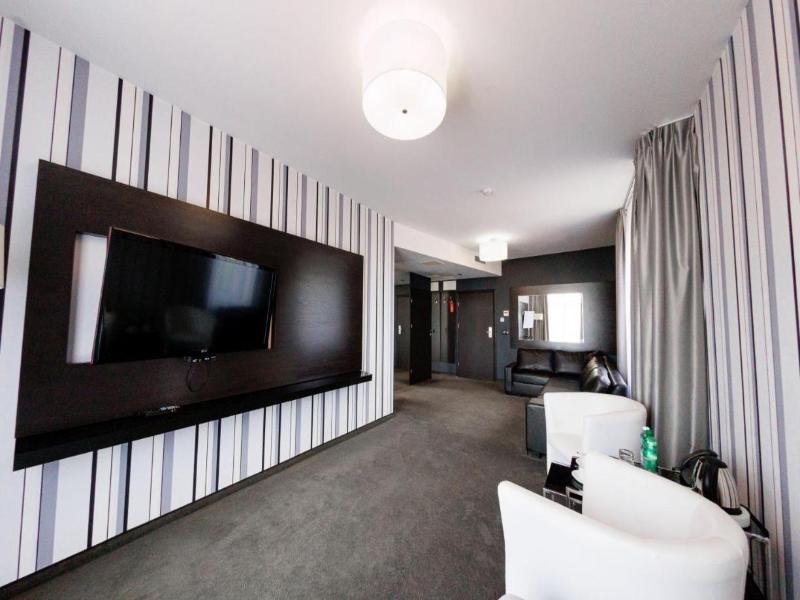 Hotel Grafit image